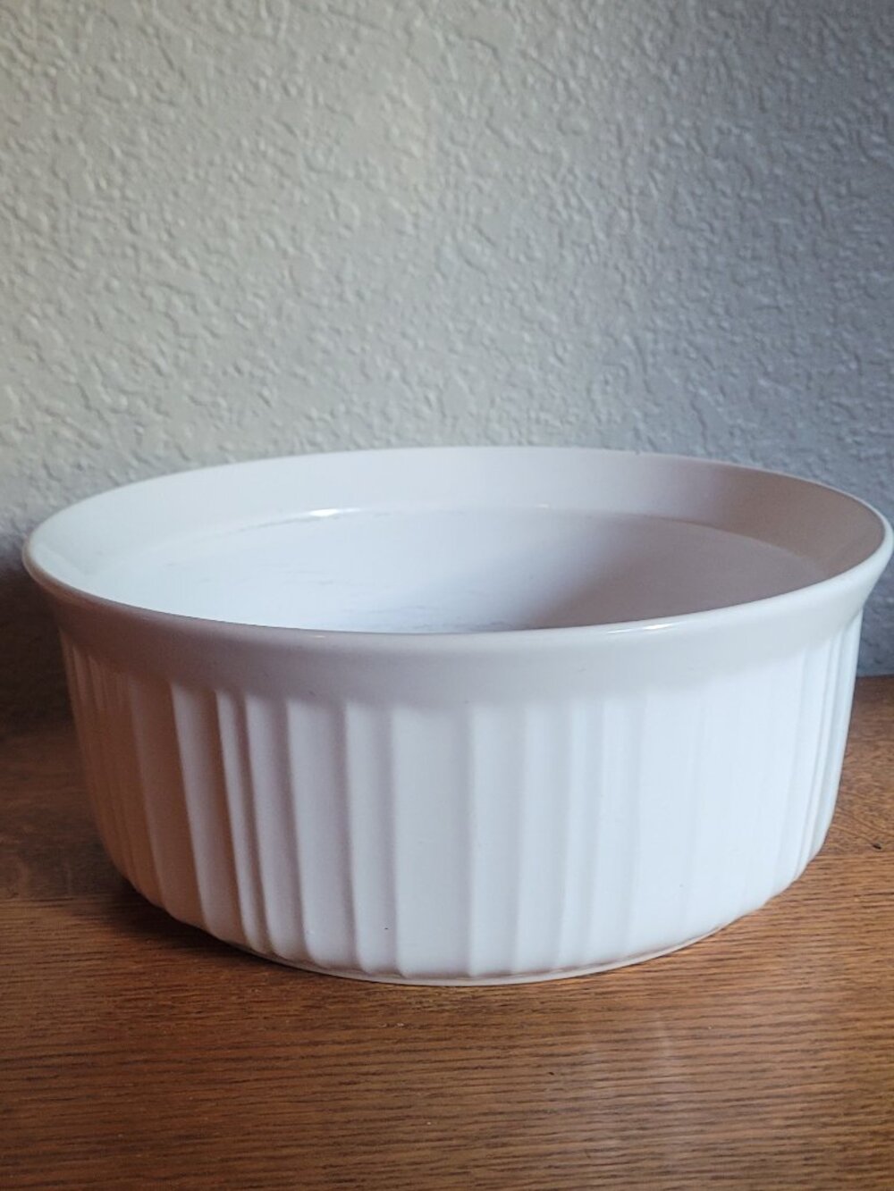 French White  Corning Ware 2 1/2 Qt Round Casserole Dish sans Lid